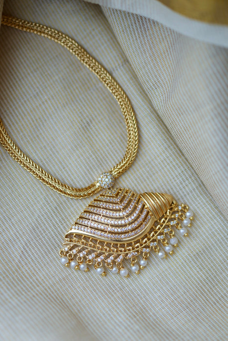 Heritage gold plated short necklace H0232