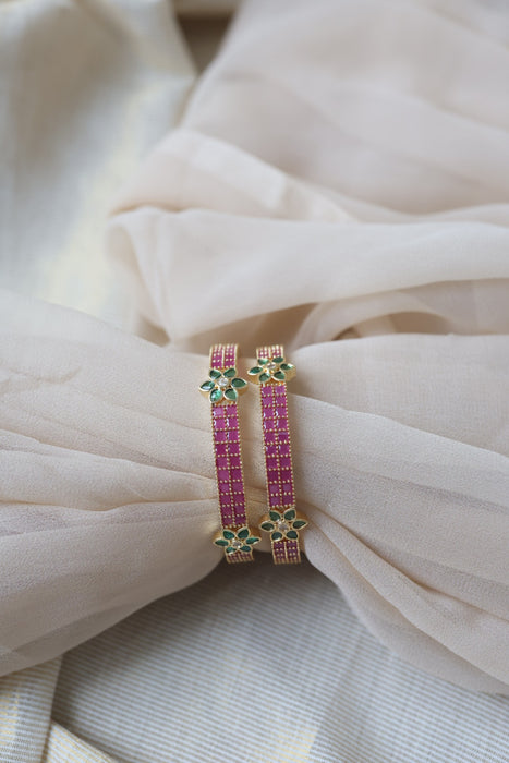 Heritage gold plated white stone bangle HB6531