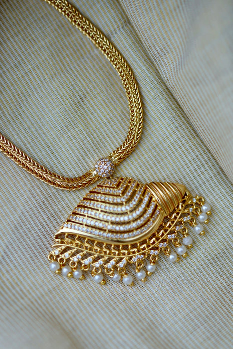 Heritage gold plated short necklace H0232