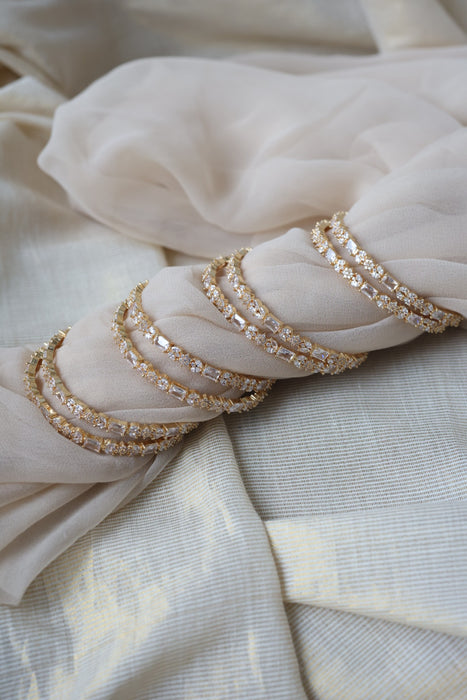 Heritage gold plated white stone bangle HB652964