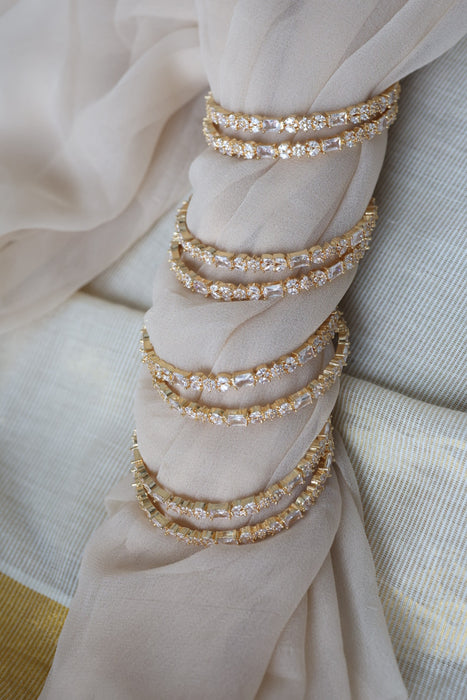 Heritage gold plated white stone bangle HB652964