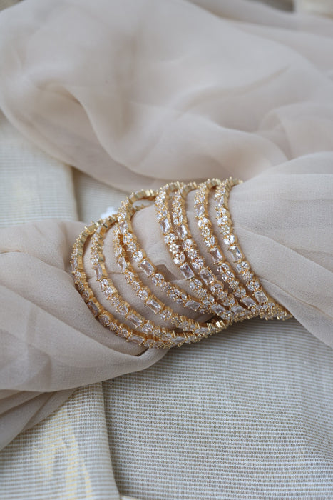 Heritage gold plated white stone bangle HB652964