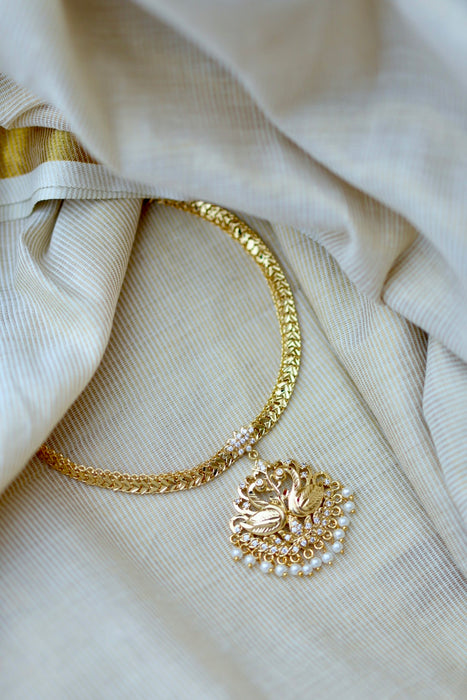 Heritage gold plated short necklace H0259