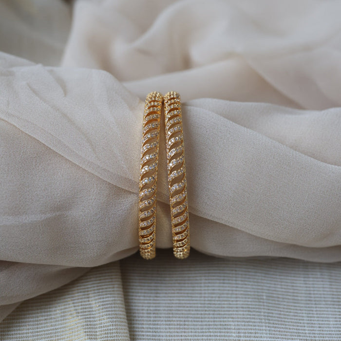 Heritage gold plated white stone bangle HB6963