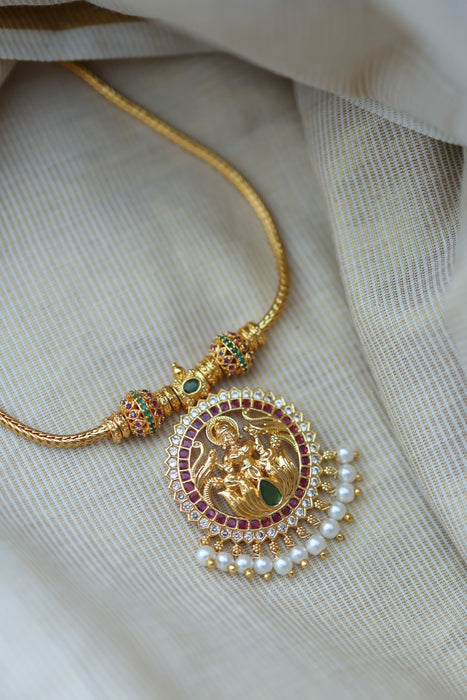 Heritage gold plated short necklace H0247