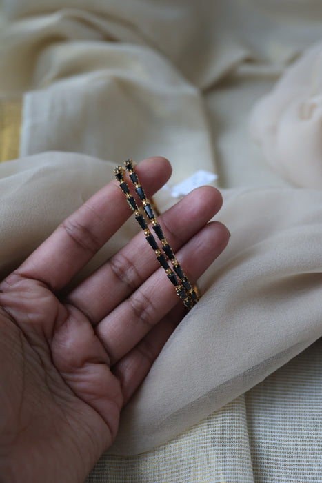 Heritage gold plated white stone bangle HB6531