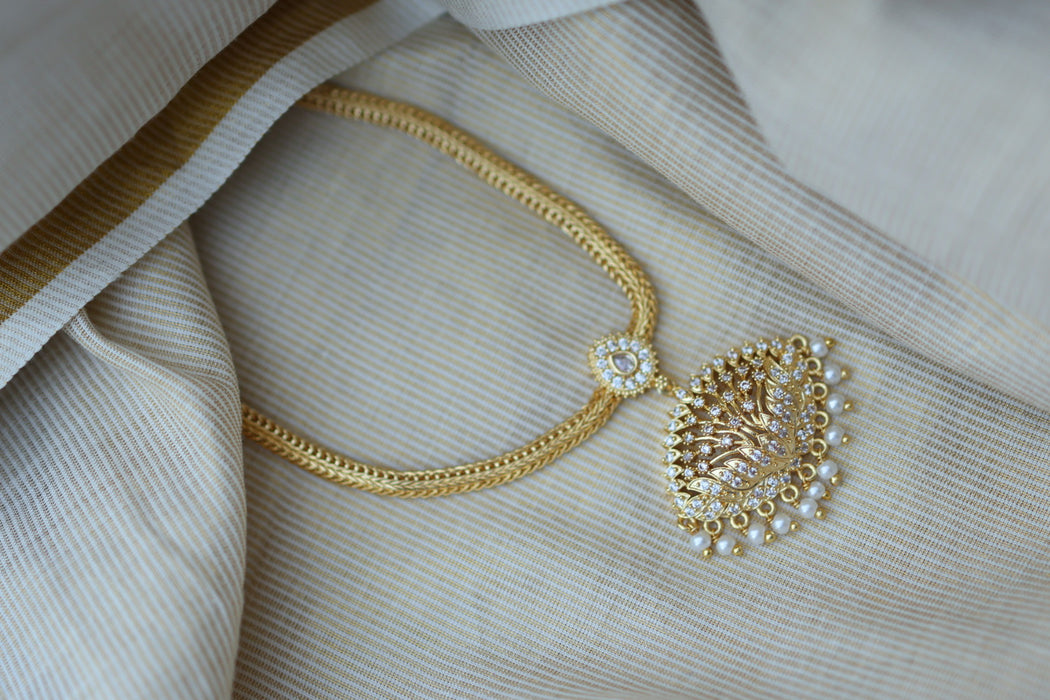 Heritage gold plated short necklace H0252