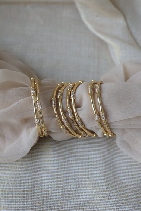 Heritage gold plated white stone bangle HB652964