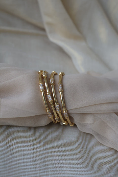 Heritage gold plated white stone bangle HB652964