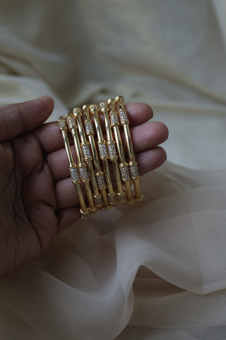 Heritage gold plated white stone bangle HB652964