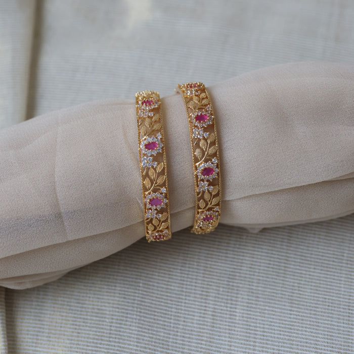 Heritage gold plated white stone bangle HB6963