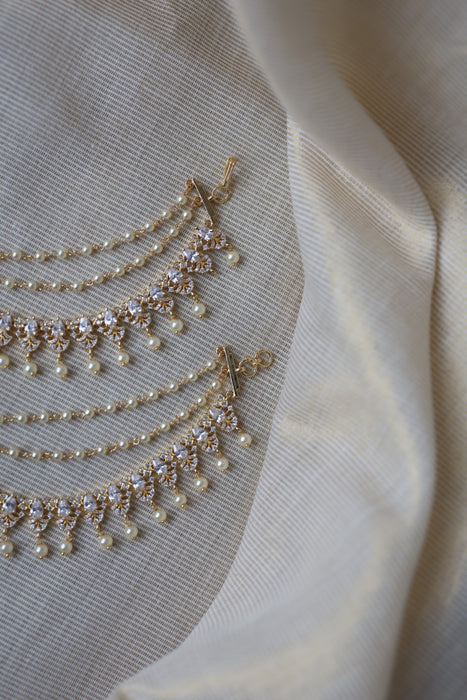 Heritage 3 layer white stone and pearl mattal ear accessories HM233