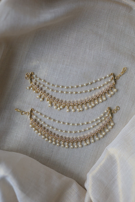 Heritage 3 layer white stone and pearl mattal ear accessories HM245