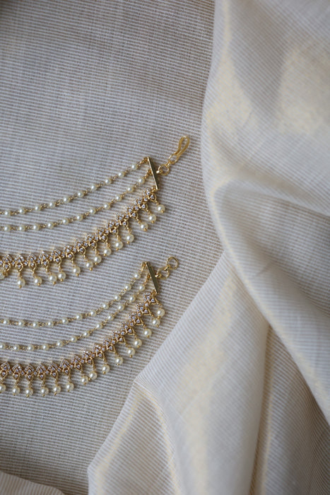 Heritage 3 layer white stone and pearl mattal ear accessories HM245