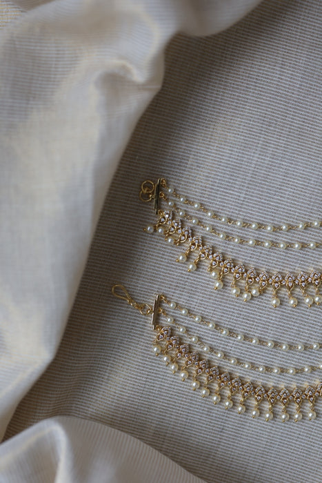 Heritage 3 layer white stone and pearl mattal ear accessories HM245