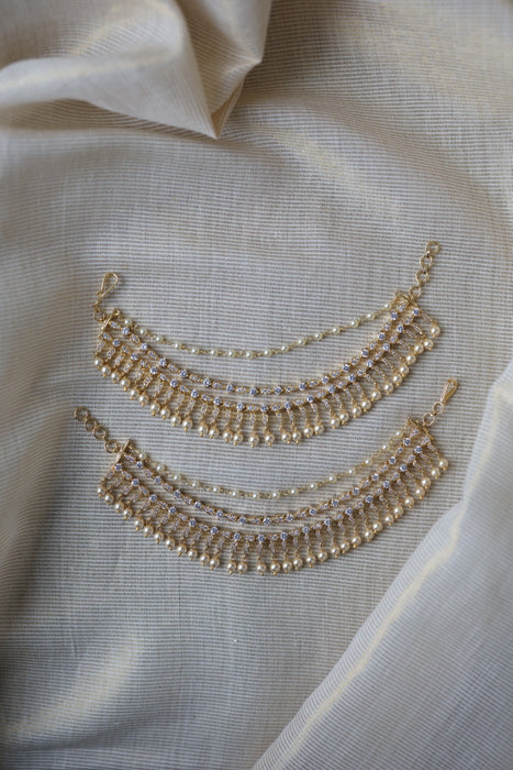 Heritage 3 layer white stone and pearl mattal ear accessories HM256