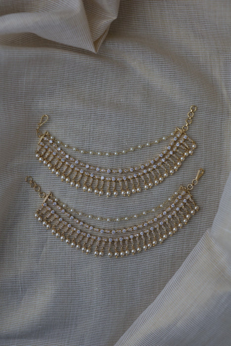 Heritage 3 layer white stone and pearl mattal ear accessories HM256