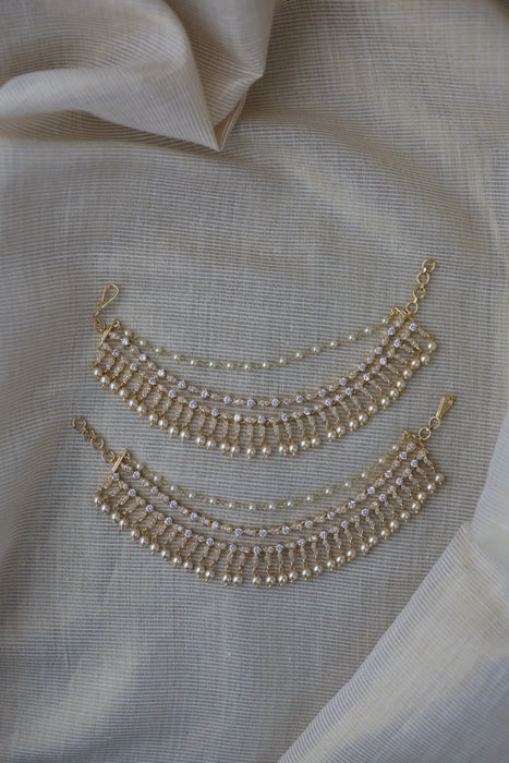 Heritage 3 layer white stone and pearl mattal ear accessories HM256