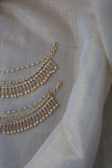 Heritage 3 layer white stone and pearl mattal ear accessories HM256