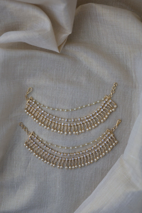 Heritage 3 layer white stone and pearl mattal ear accessories HM256