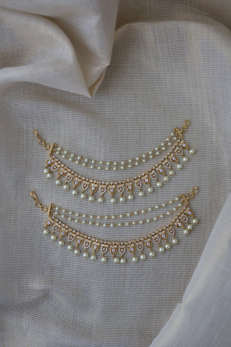 Heritage 3 layer white stone and pearl mattal ear accessories HM289