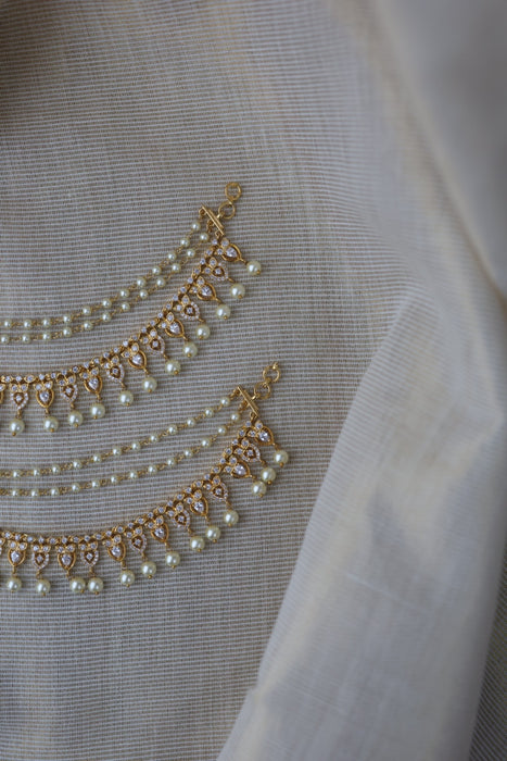 Heritage 3 layer white stone and pearl mattal ear accessories HM289