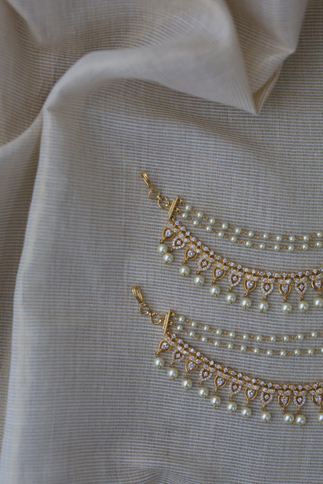 Heritage 3 layer white stone and pearl mattal ear accessories HM289