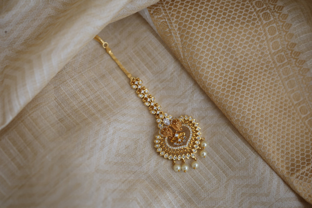 Heritage gold plated white stone tikka TH7554