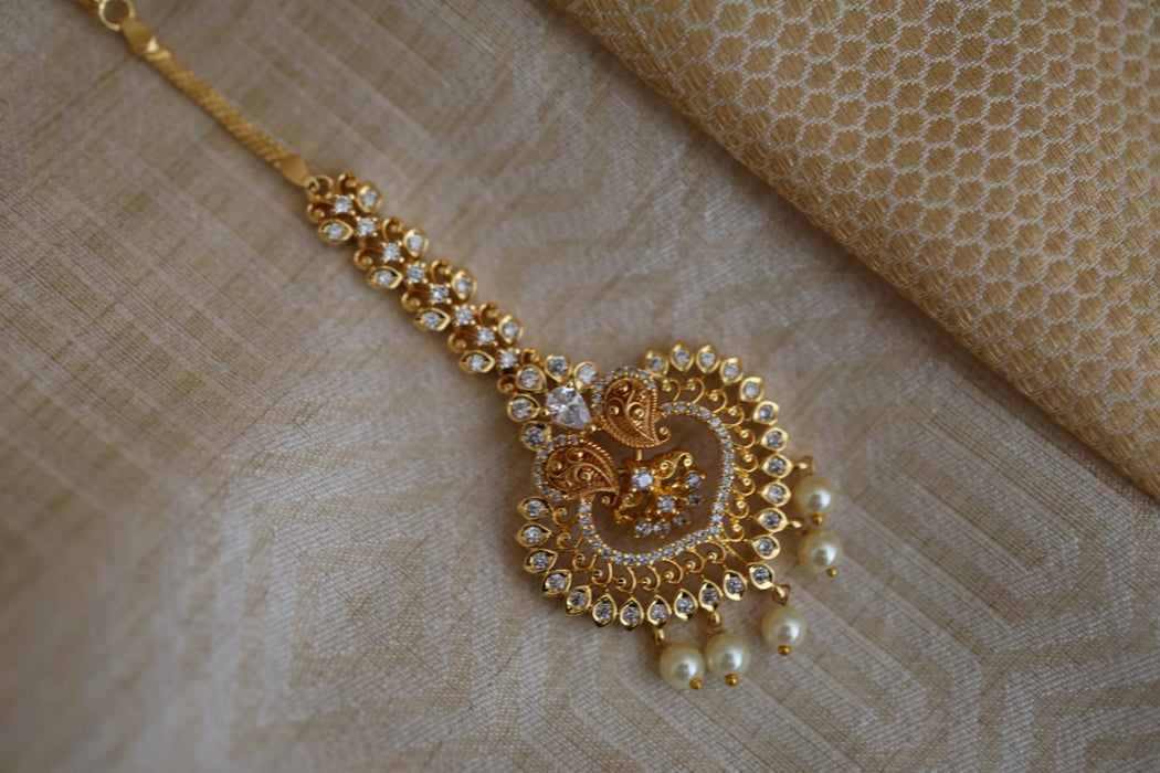 Heritage gold plated white stone tikka TH7554