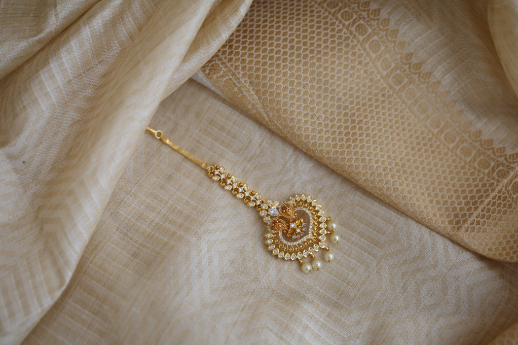 Heritage gold plated white stone tikka TH7554