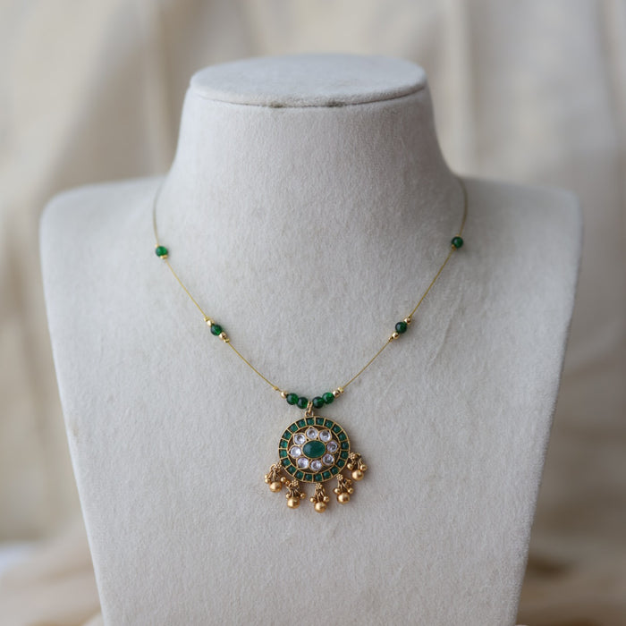 Antique green stone invisible necklace  IN4010