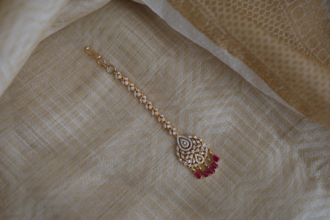 Heritage gold plated ruby white stone tikka TH9022