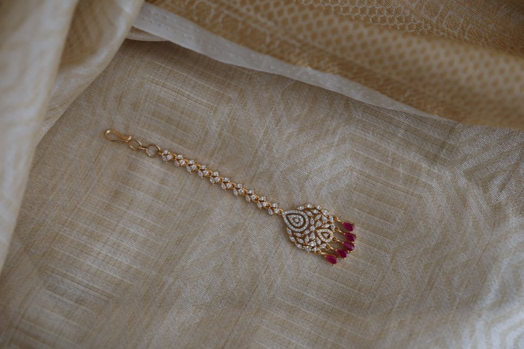 Heritage gold plated ruby white stone tikka TH9022