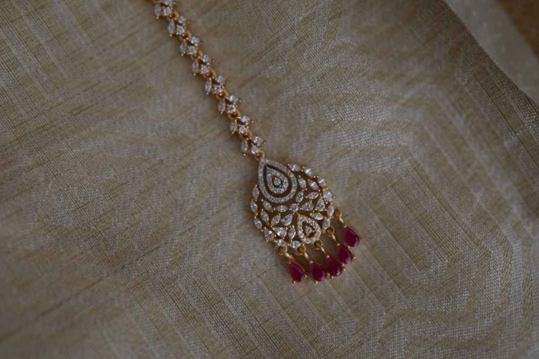Heritage gold plated ruby white stone tikka TH9022