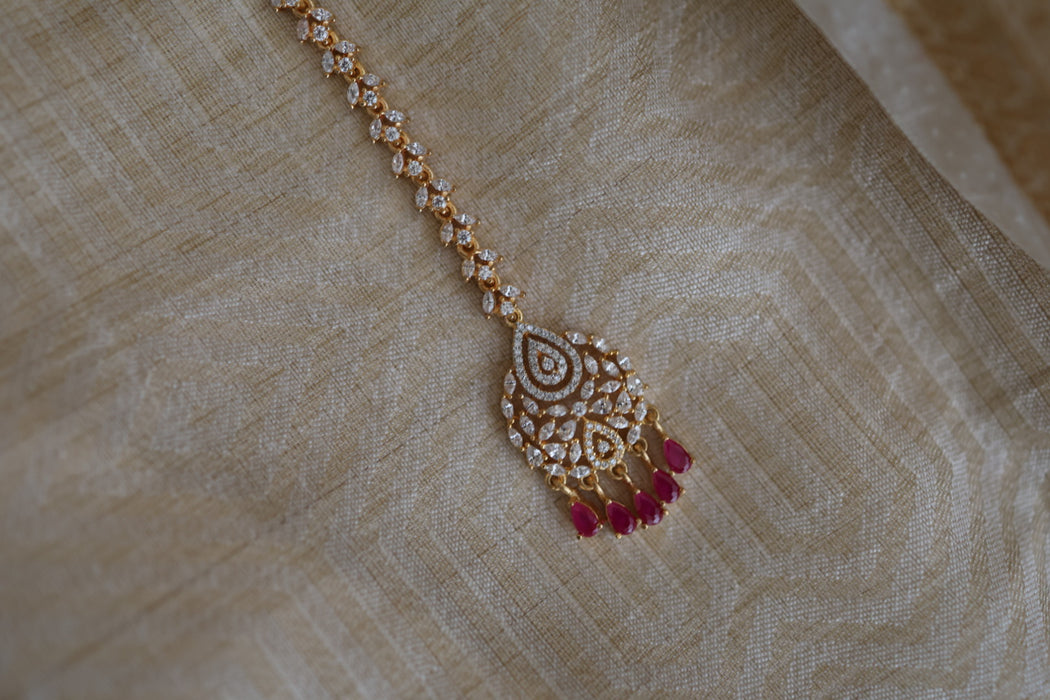 Heritage gold plated ruby white stone tikka TH9022