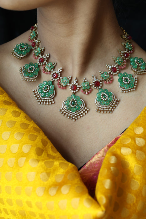 Antique green stone short necklace with earrings SS11568