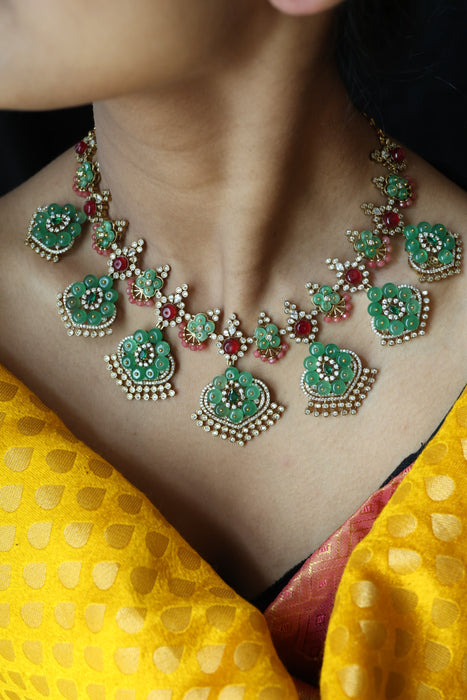 Antique green stone short necklace with earrings SS11568