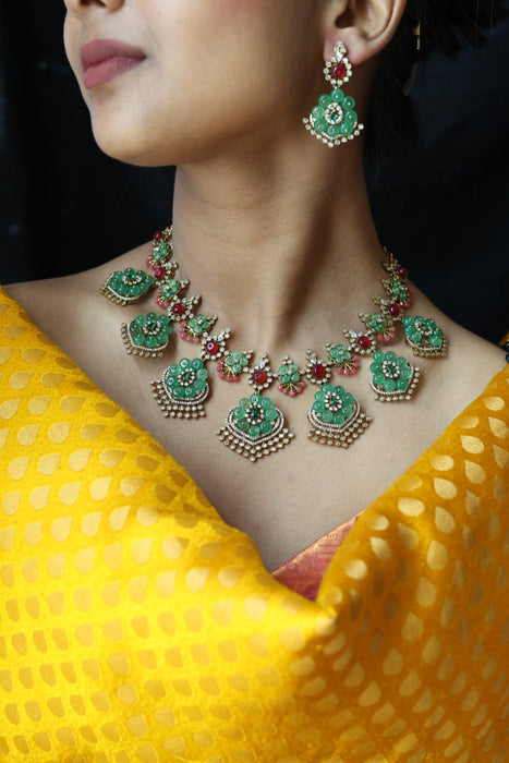 Antique green stone short necklace with earrings SS11568