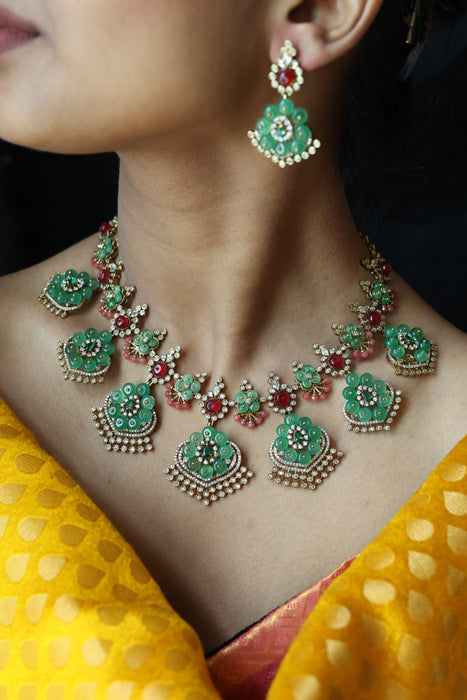 Antique green stone short necklace with earrings SS11568