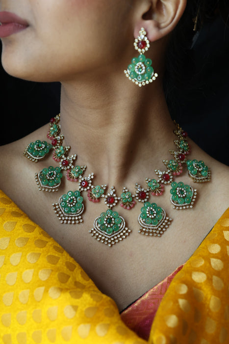 Antique green stone short necklace with earrings SS11568