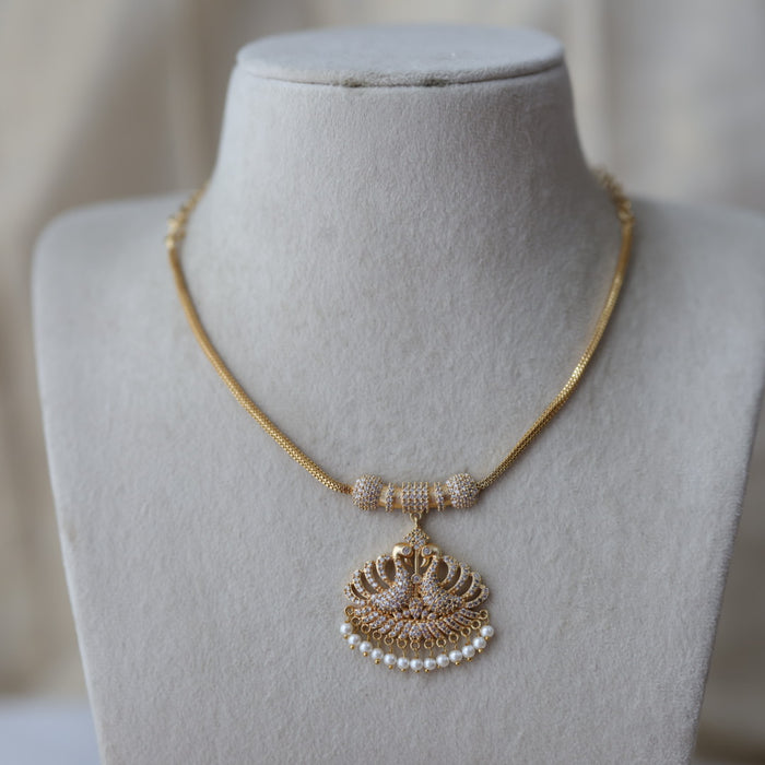 Heritage gold plated white stone short necklace H5178