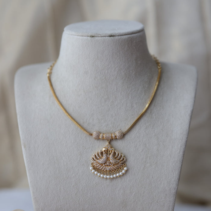 Heritage gold plated white stone short necklace H5178