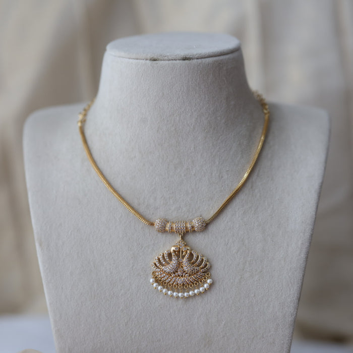Heritage gold plated white stone short necklace H5178