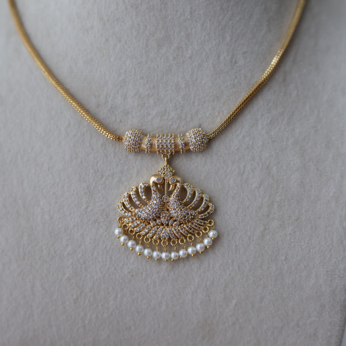 Heritage gold plated white stone short necklace H5178