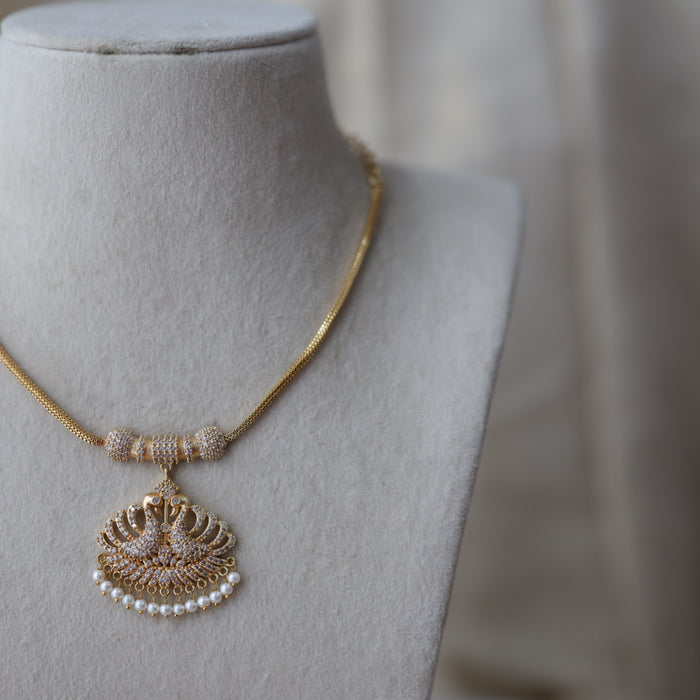 Heritage gold plated white stone short necklace H5178