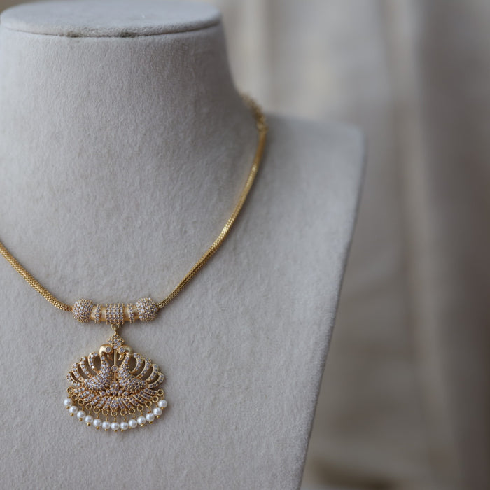Heritage gold plated white stone short necklace H5178