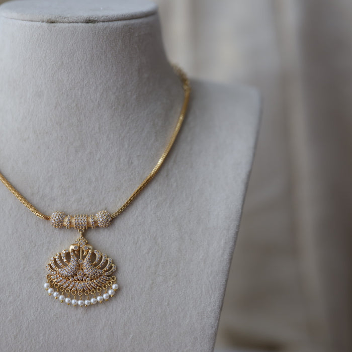 Heritage gold plated white stone short necklace H5178