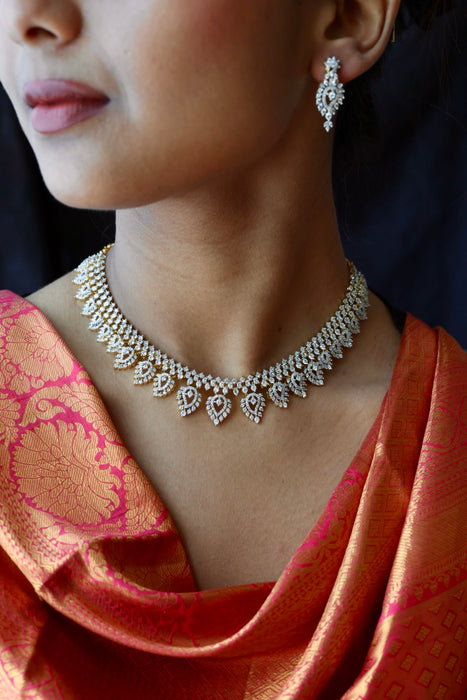 Heritage white stone short necklace with earrings H900