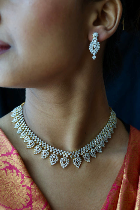 Heritage white stone short necklace with earrings H900