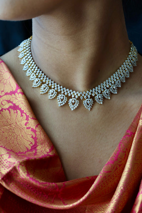 Heritage white stone short necklace with earrings H900
